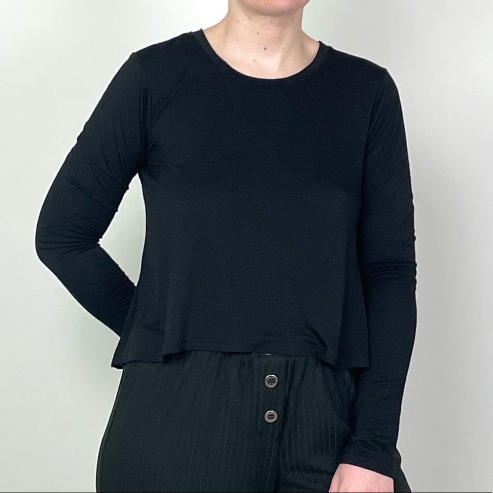 Feel the Piece Black Cropped Tee Size XS/S